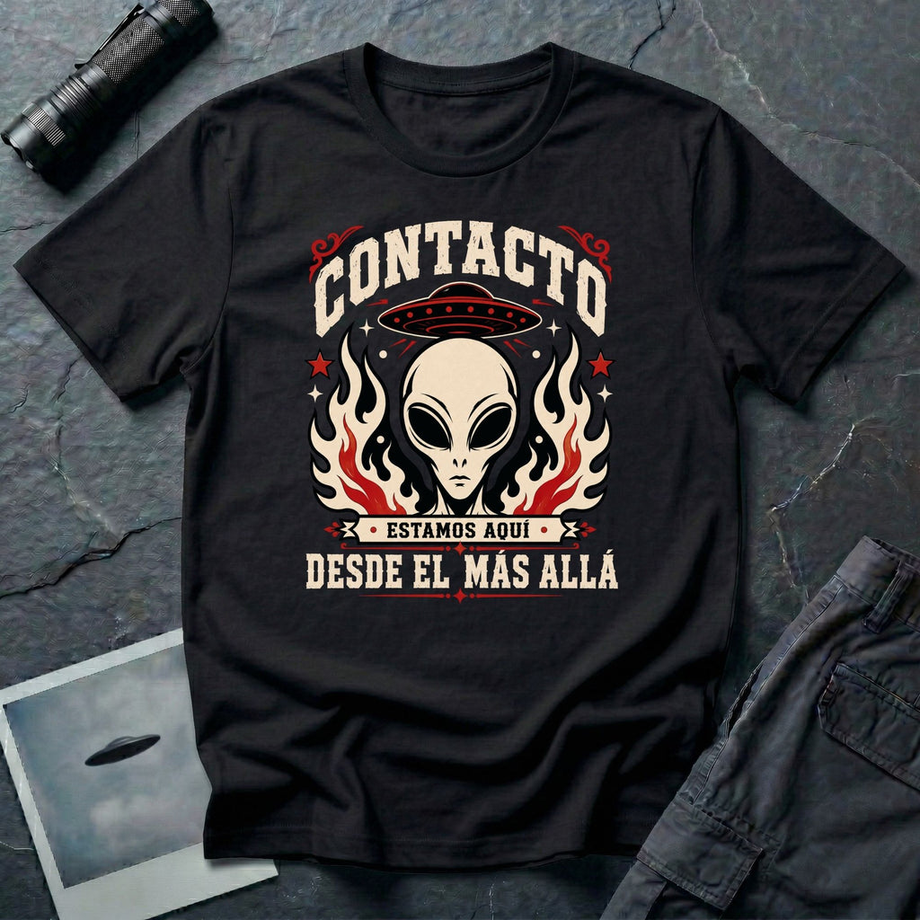Black t-shirt with vintage rock poster style alien head, UFO, and Spanish text reading Contacto Estamos Aquí Desde El Más Allá